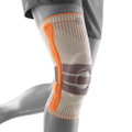 Bauerfeind Kniebandage Outdoor Support (leichte Kompression, schützt vor Überlastung) sandstone/orange - 1 Stück