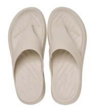 Crocs Zehensandale Getaway Triangle Flip beige - Damen
