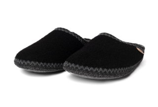 Living Kitzbühel Slippers with Crochet Decoration (Pure Wool) Black Men's