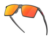 Oakley Sunglasses Futurity Sun Polarised (Lens Colour: Prizm Ruby Polarised) Grey - 1 Pair of Glasses