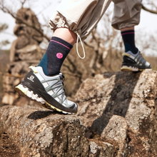 STOX Energy Socks Wandersocke Kompression Hiking Merino Ankle Socks (gezielte Kompression) dunkelblau/rosa Damen - 1 Paar