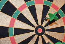 Sunflex Dartspiel mit 6 magnetischen Darts für 2 Spieler