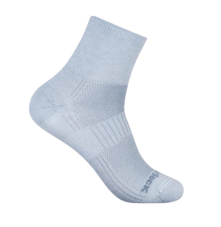 Wrightsock Sportsocken Quarter Plus Coolmesh II (dünn, atmungsaktiv, bequem) hellgrau - 1 Paar