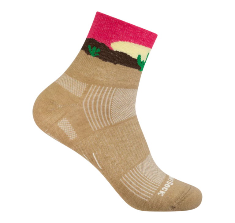 Wrightsock Sportsocke Quarter Plus Stride Motivsocken (knöchelhoch, mitteldick, Anti-Blasen-Socke) deserbraun - 1 Paar