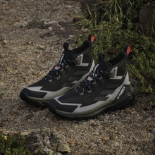adidas Wanderschuhe Terrex Free Hiker 2.0 GTX Hiking MID (wasserdicht) schwarz/carbon/olive Herren