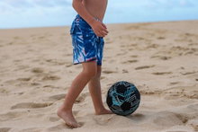Sunflex Fussball Action Pro Neopren (Große 5) - langlebig, leicht, weich, leise - schwarz/blau - 1 Ball